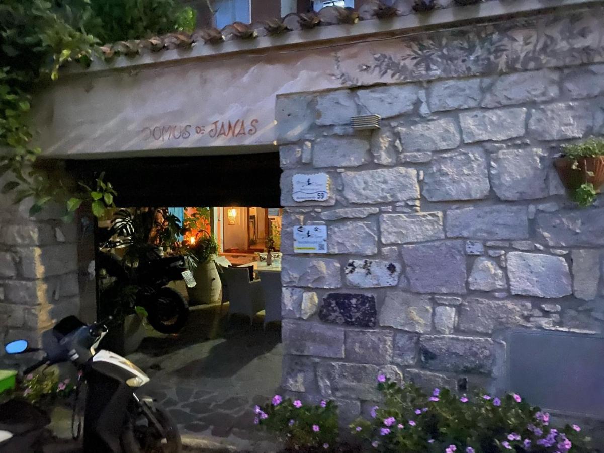 B&B Domus De Janas 贡内萨 外观 照片
