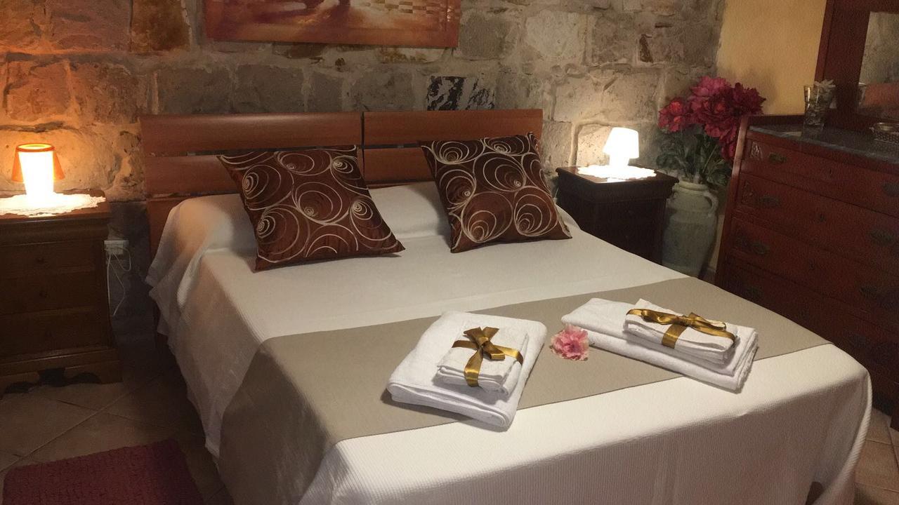 B&B Domus De Janas 贡内萨 外观 照片